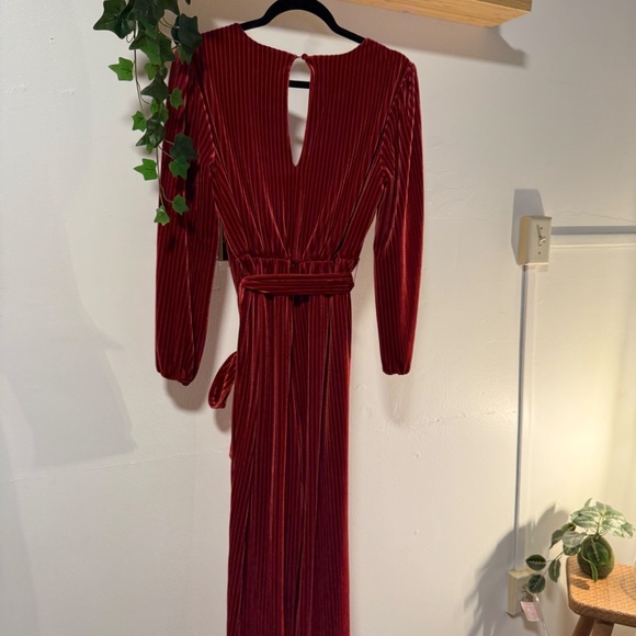 Ali & Jay Burgundy Pleated Velvet Wrap Midi Dress – XS - Picture 4 of 4